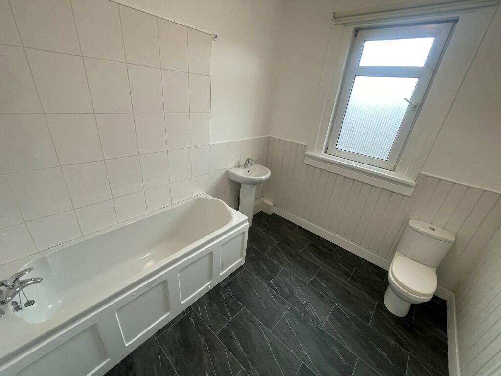 Bathroom 3m x 2.5m
