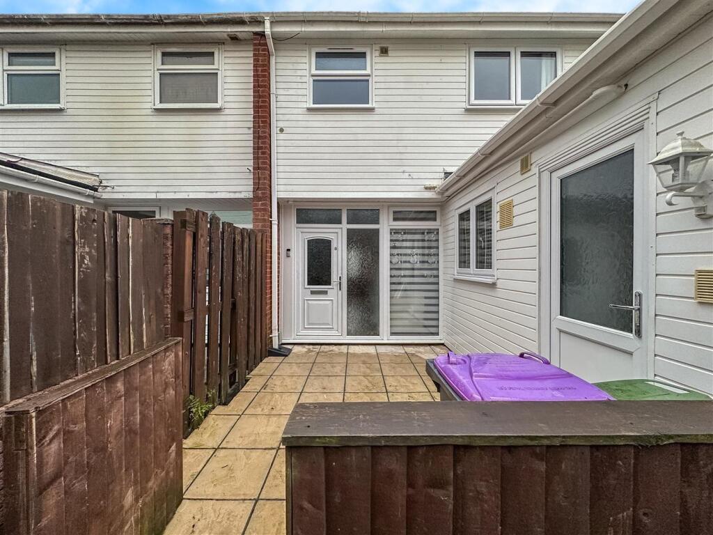 8 Kingsland Walk 2.jpg