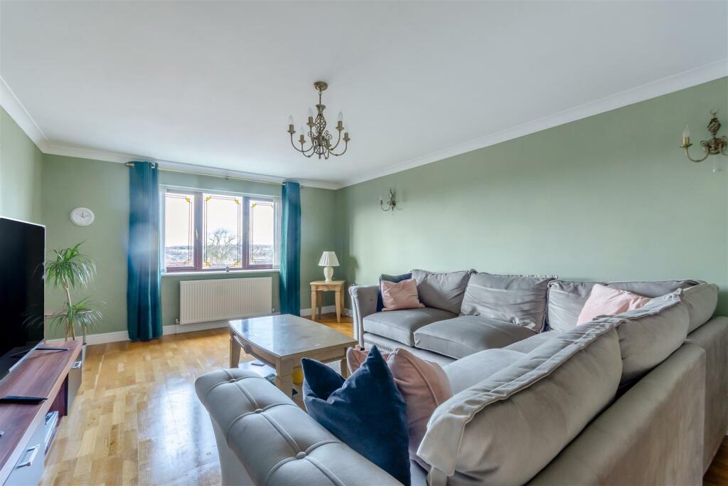 8589187-interior09.jpg