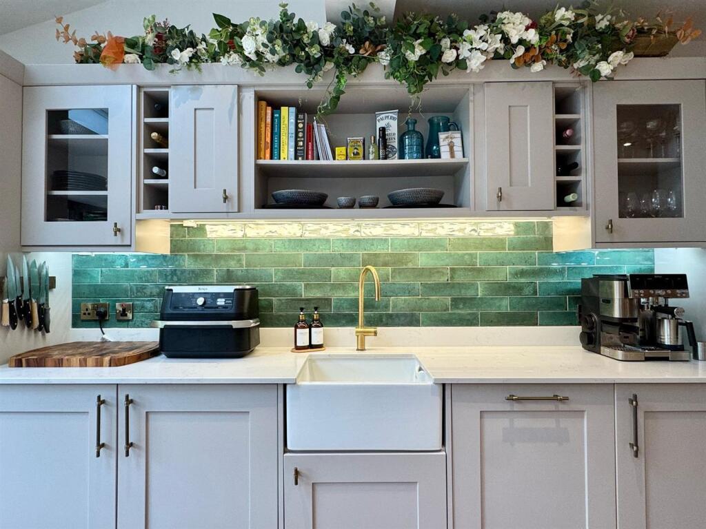 Kitchen (5).jpg