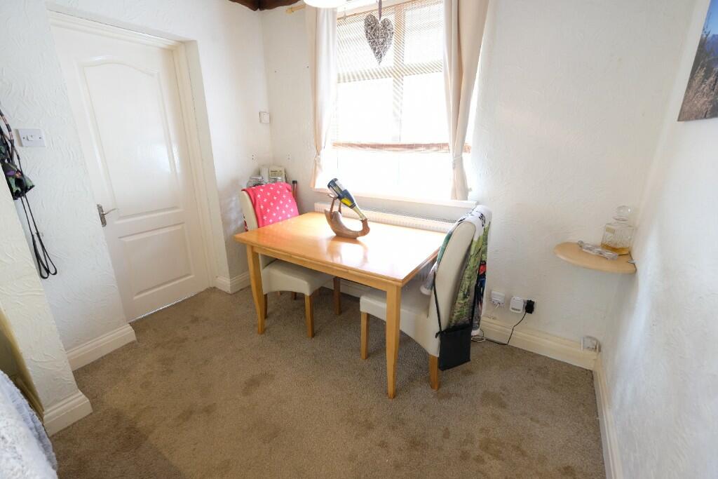 SITTING/DINING ROOM