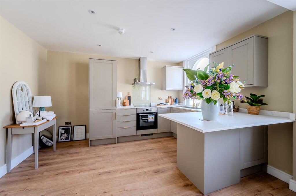 4, KITCHEN.jpg