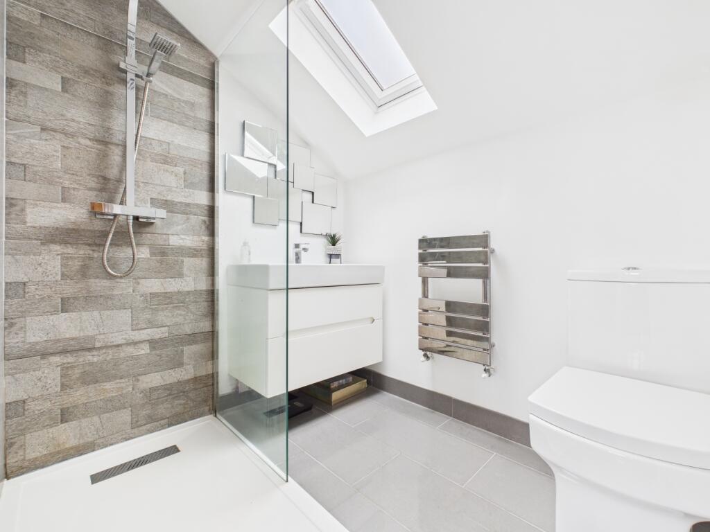 CAM03729G0-PR0168-STILL002 (1)