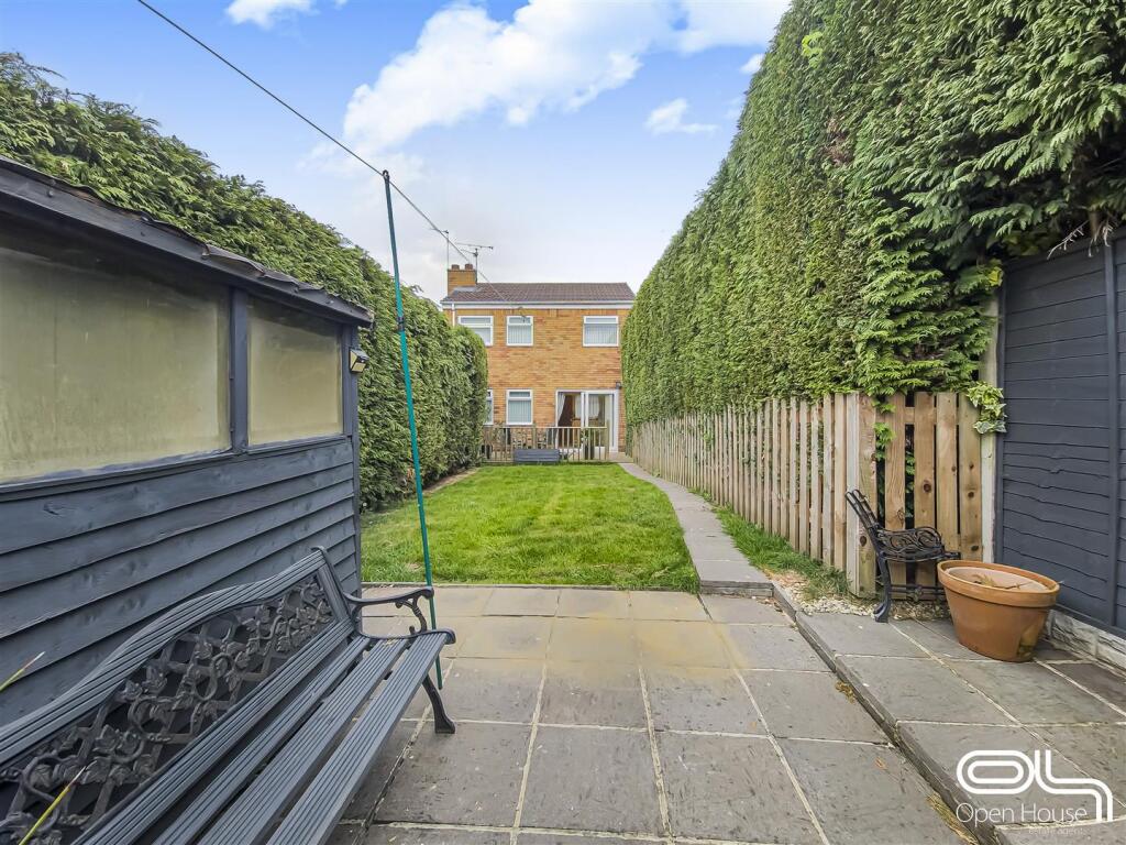 Peregrine Close, Winshill (15).jpg