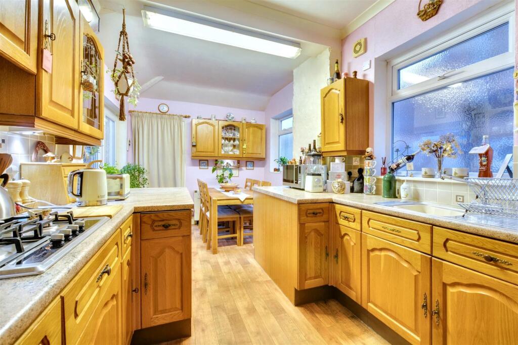 Kitchen_1.jpeg