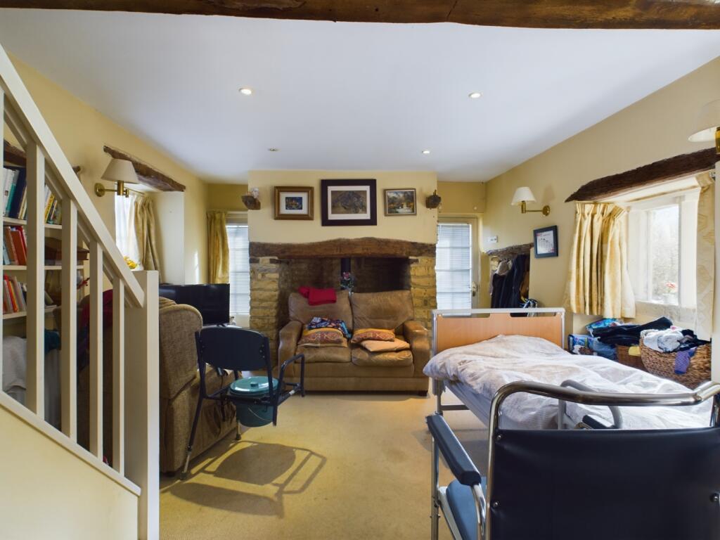 CAM01740G0-PR0337-STILL010