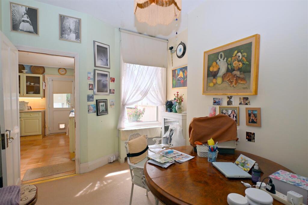 Sitting/Dining Room