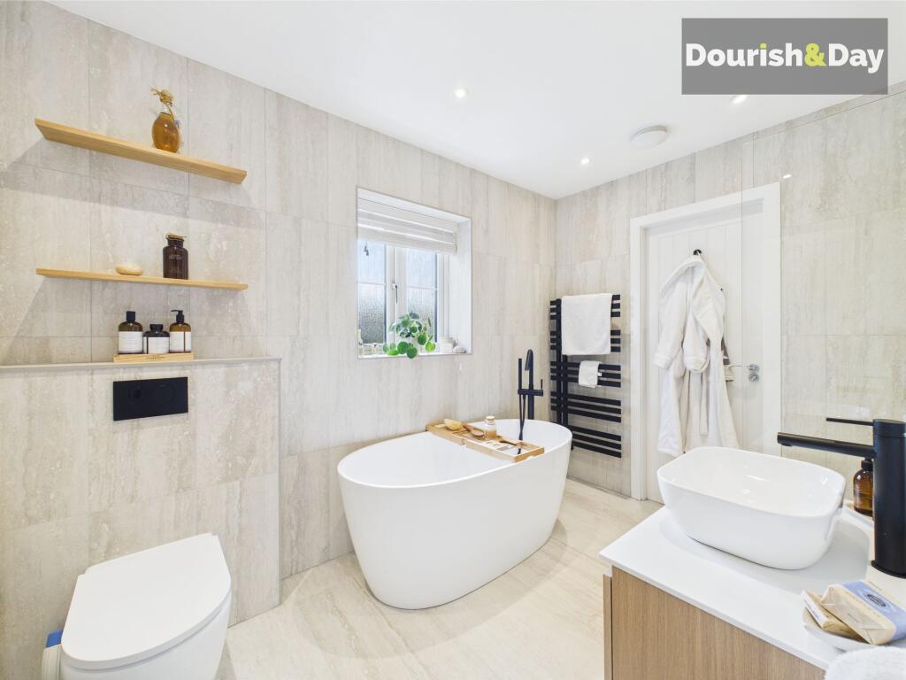 Family Bathroom / Ensuite