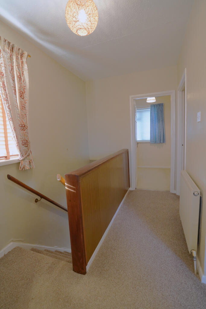 Upstairs Hallway IMG1.JPG