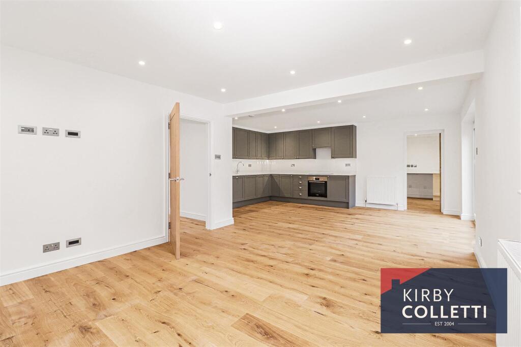 KITCHEN/DINER/FAMILY ROOM