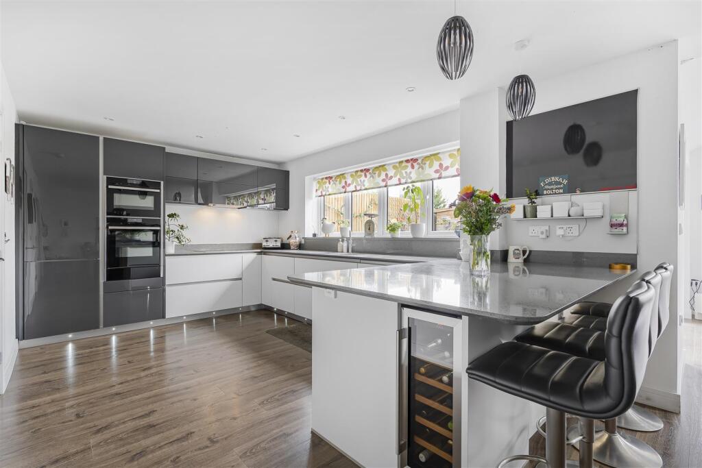Breakfast Kitchen/ Dining &amp; Garden Room