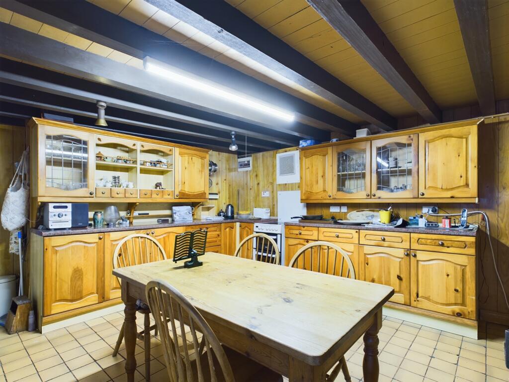 Kitchen  2  T202508061559.jpg