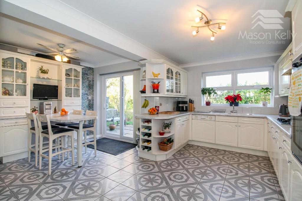 KITCHEN/BREAKFAST RM