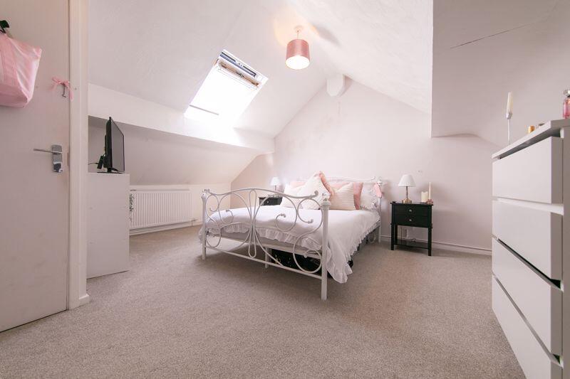 Bedroom 2 (2nd floor)