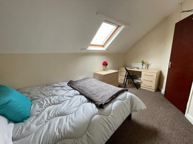 A cozy bedroom featuring a comfortable double b...