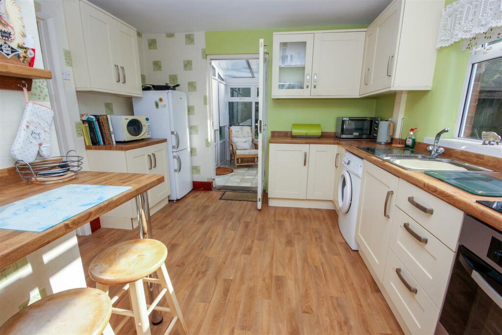 Kitchen1.jpg