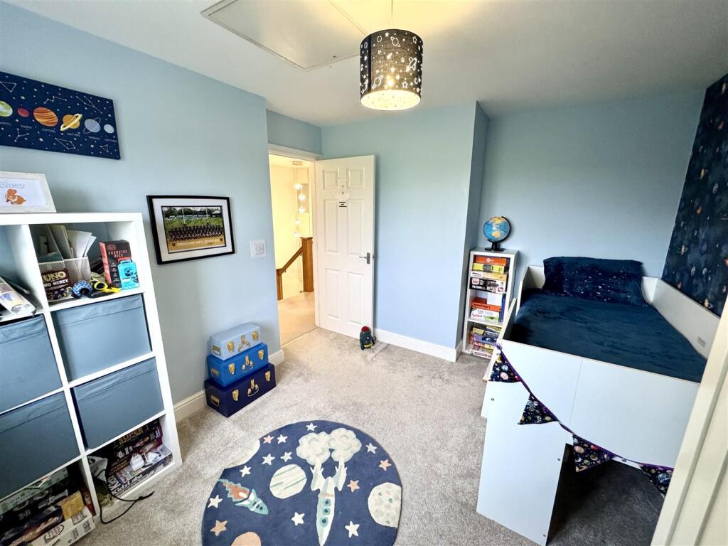 BEDROOM 4
