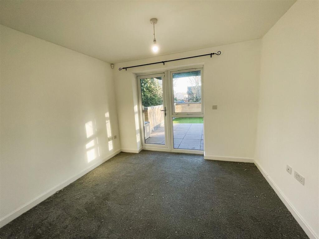 7 Simco Court bedroom 1.jpeg