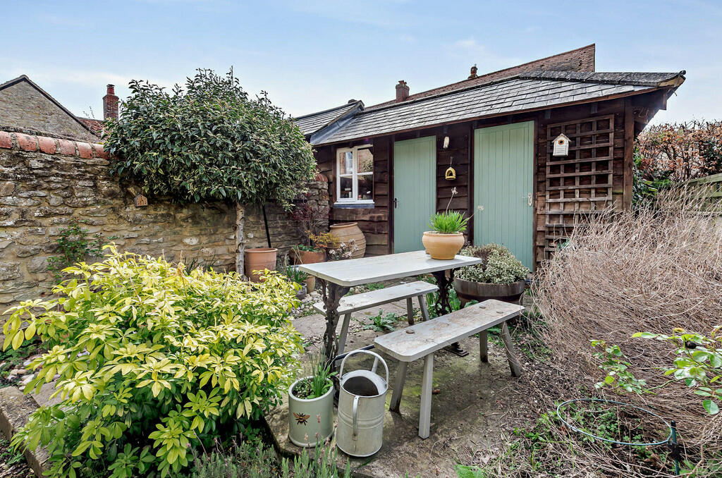 8547481-exterior0...