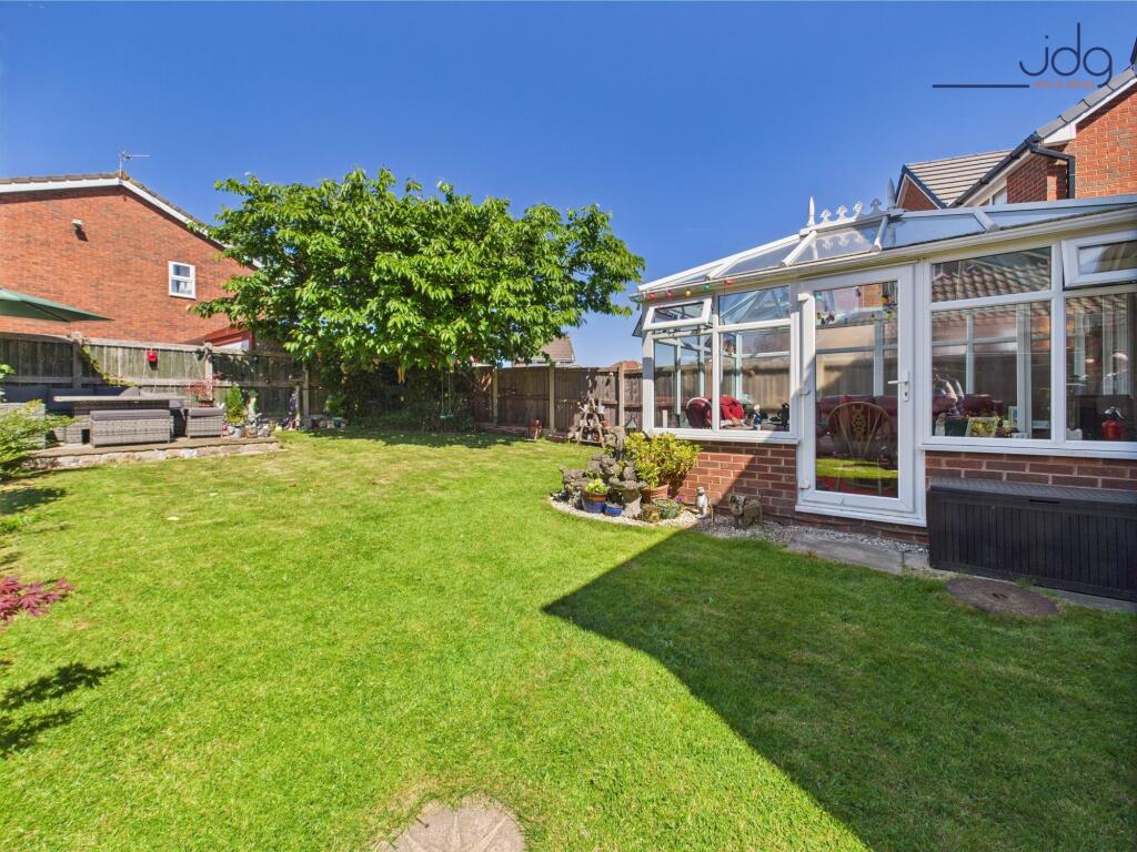 Private, spacious and bright Garden