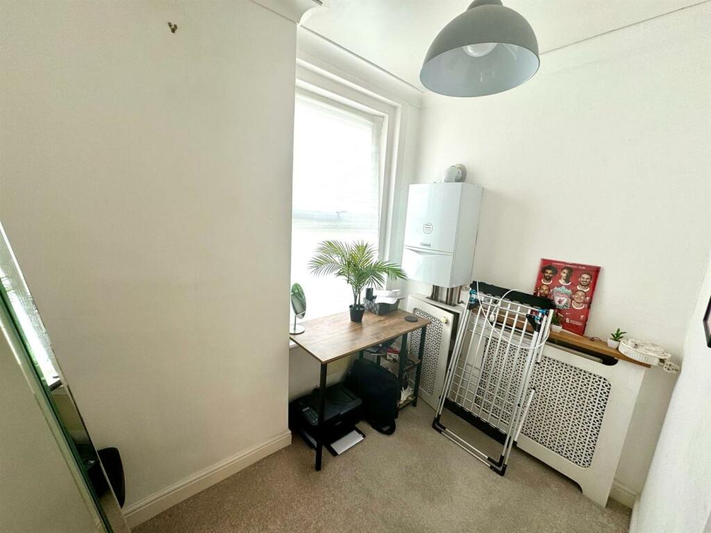 Bedroom / Study