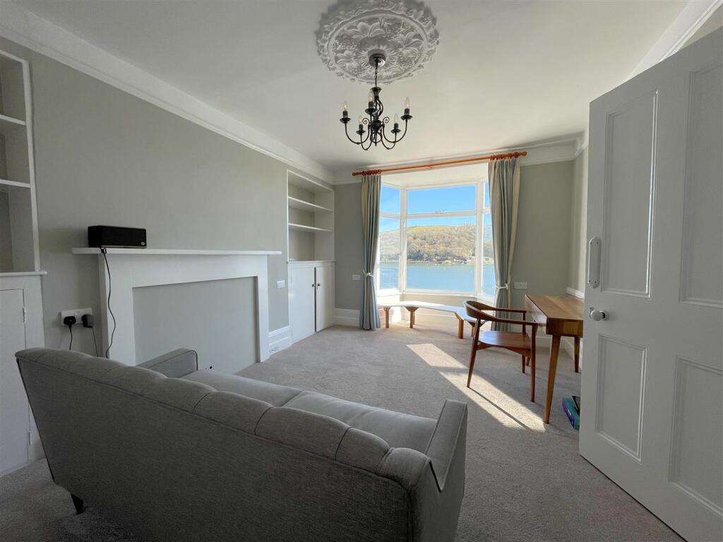 sitting room .jpg