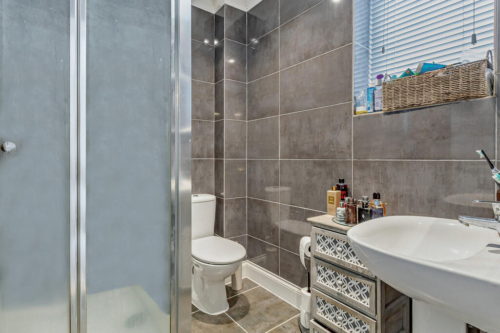 8662282-interior1...