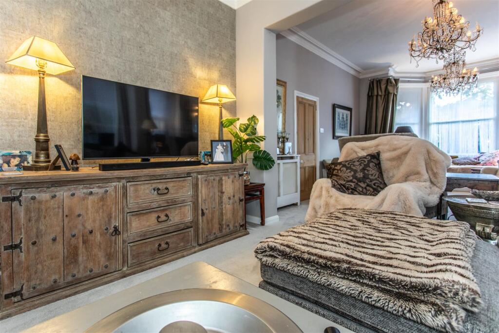 33 London Road47.jpg
