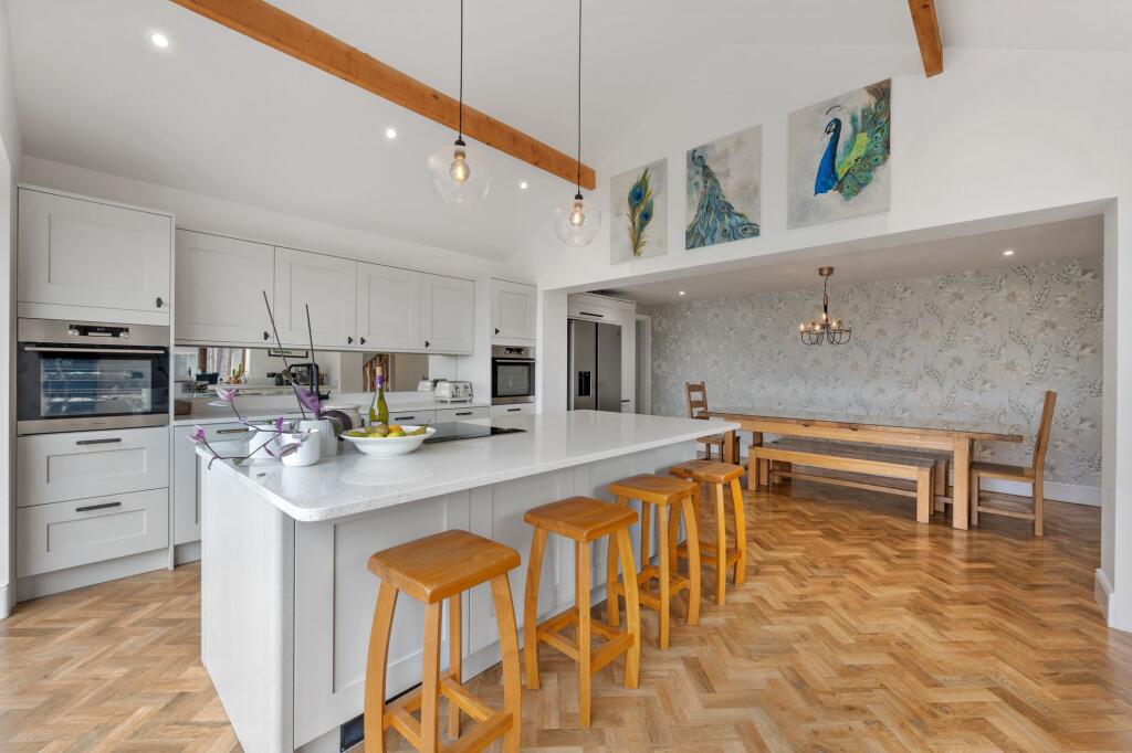 Kitchen / dining room