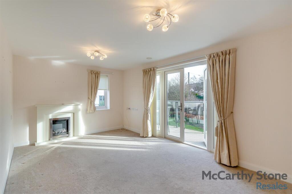 8635289-interior06.jpg