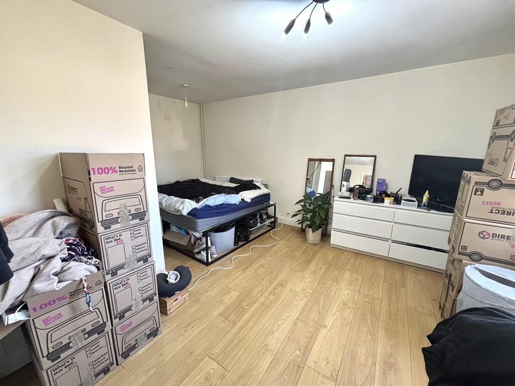 Bedroom/Living ar...