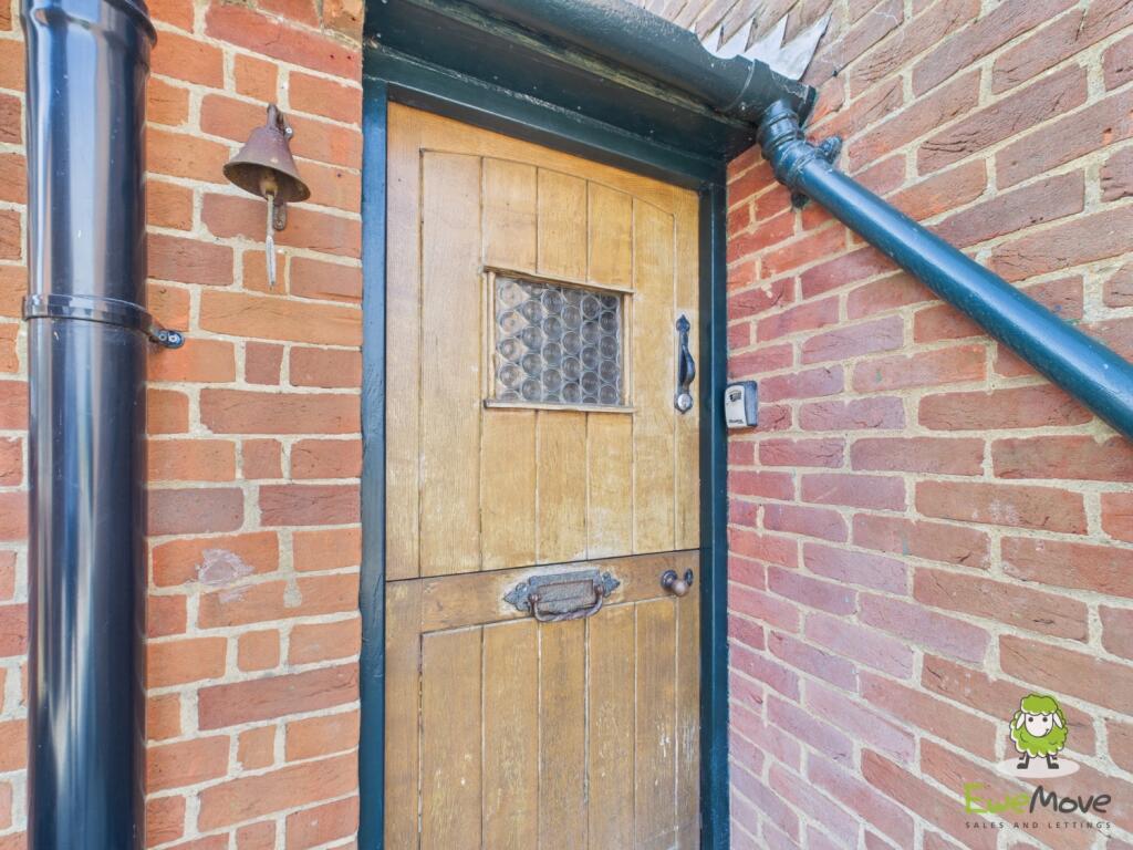 EweMove Basingstoke Estate Agents 17 Vyne Road 