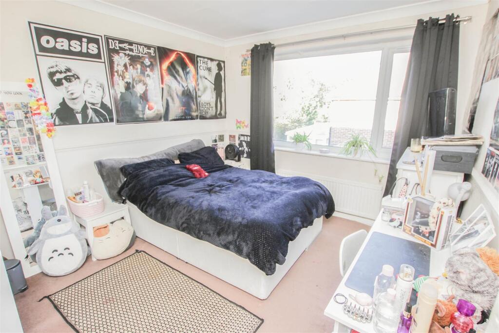 BEDROOM 2
