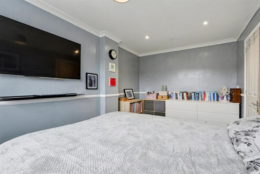 Bedroom 1_4.jpeg