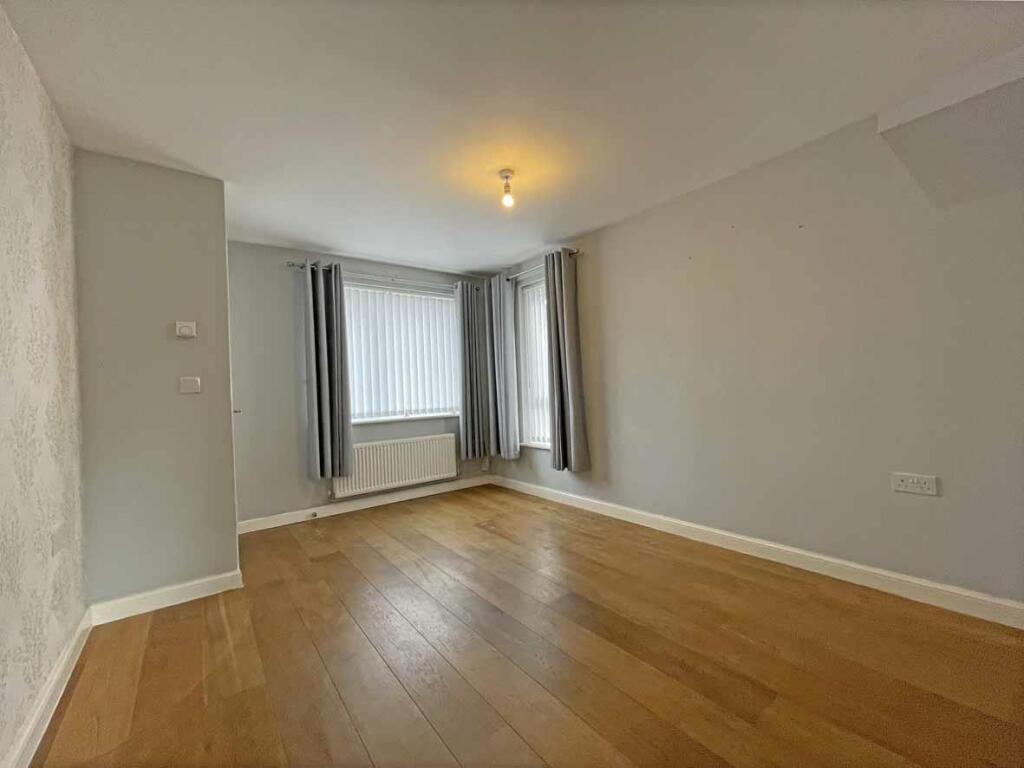 Yellowmead Road 40 Lounge Front.jpg