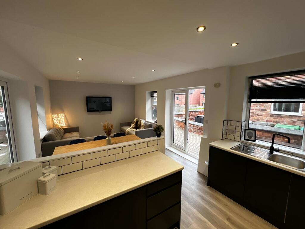 6 Bedroom semi-detached house - HMO