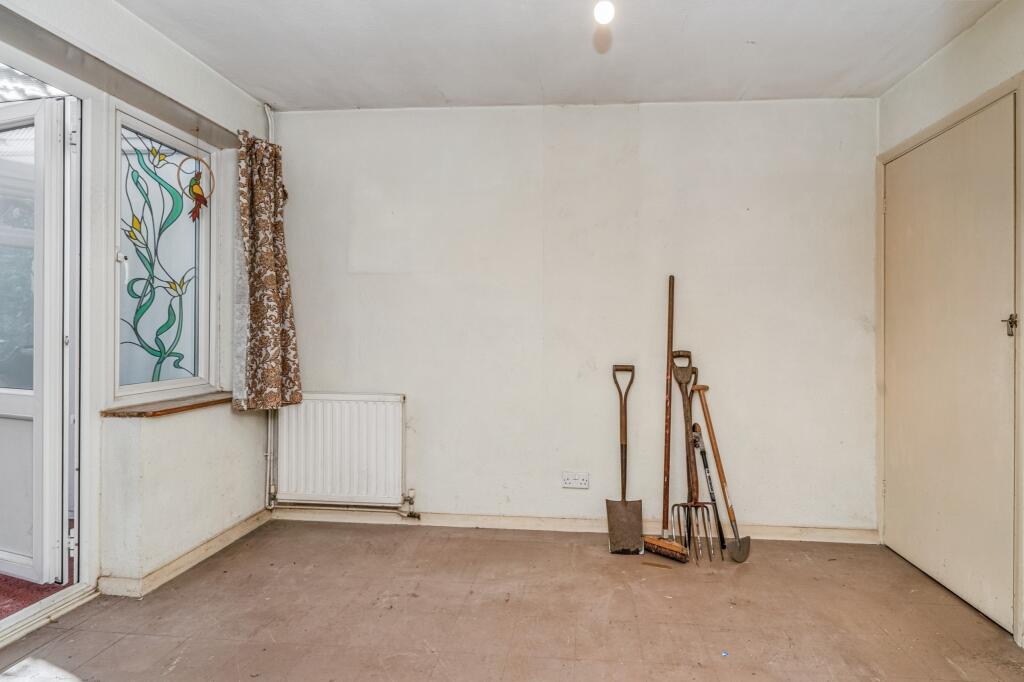 5 West Road, Farnborough, Hampshire, GU14 8EZ