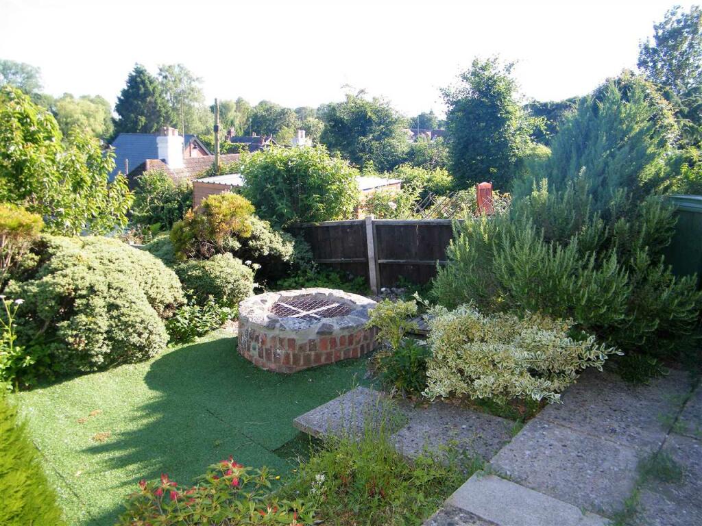 FRONT GARDEN