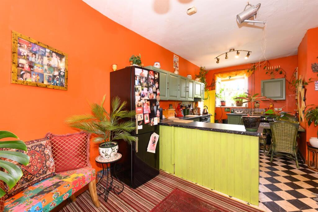 KITCHEN DINER