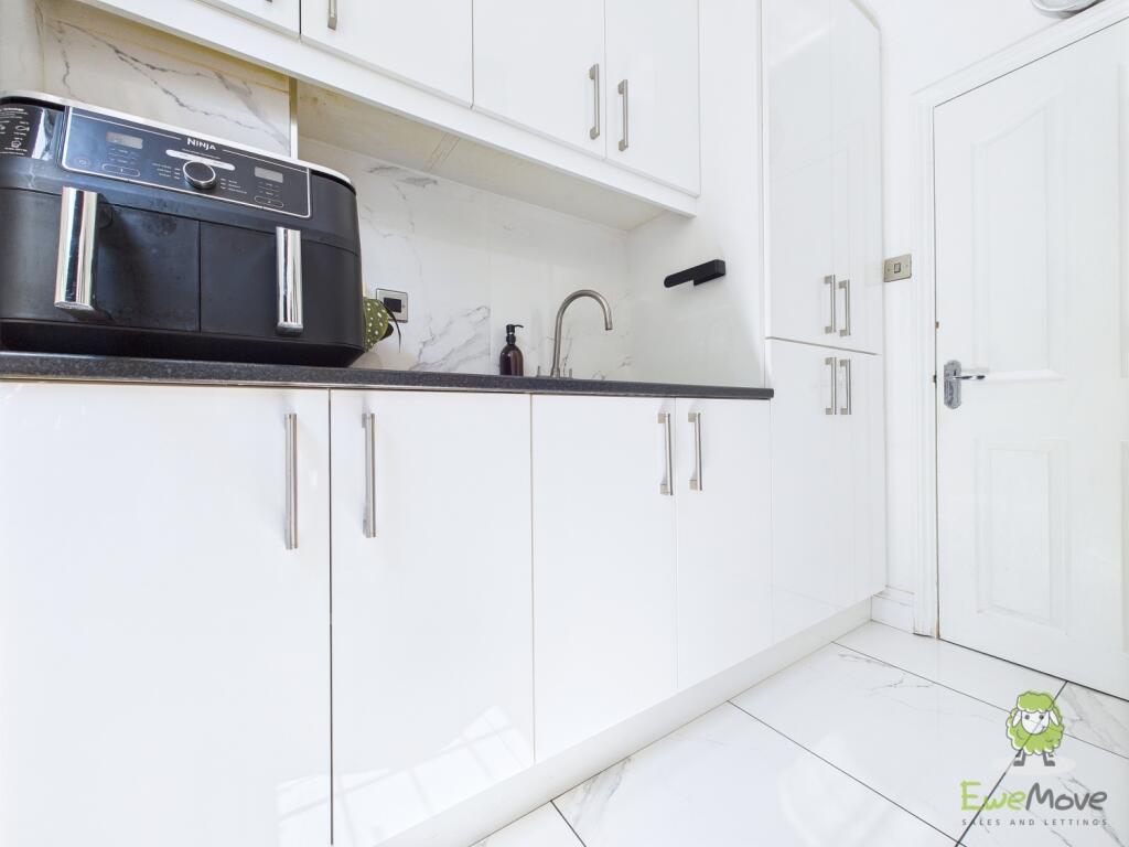 CAM01543G0-PR0141-STILL053