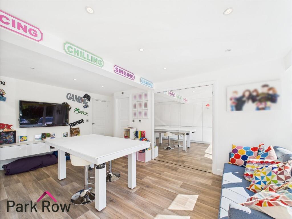 PLAY ROOM
