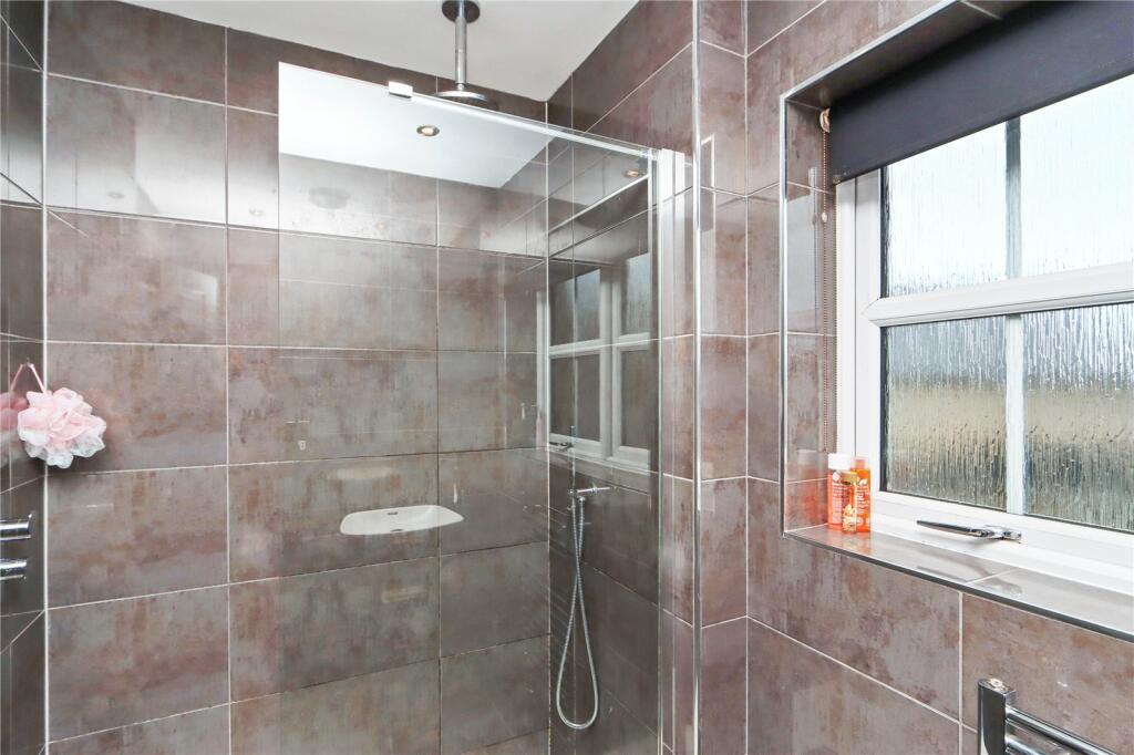 En Suite Pic 2