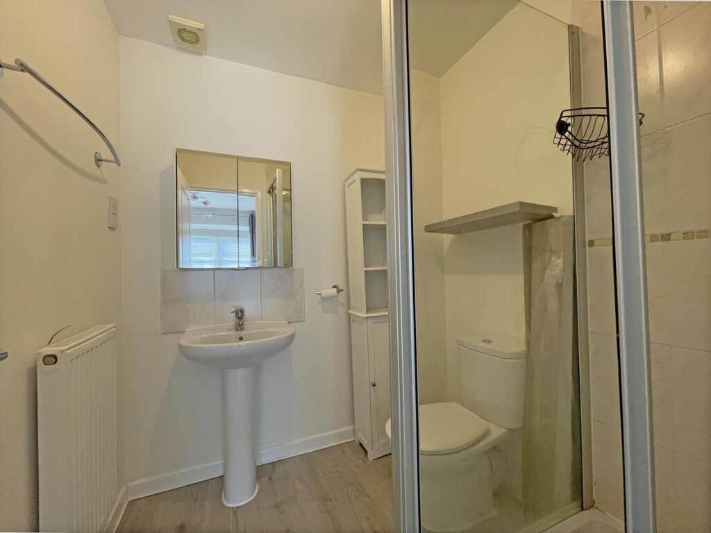 Cobham Close 31 En Suite.jpg