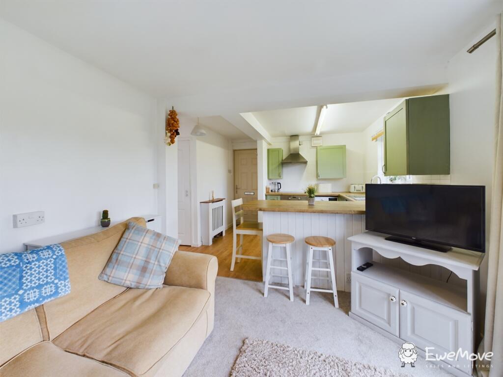 CAM02877G0-PR0061-STILL011