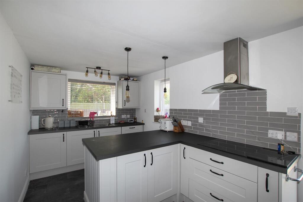 Kitchen &amp; Breakfast Room - f.JPG