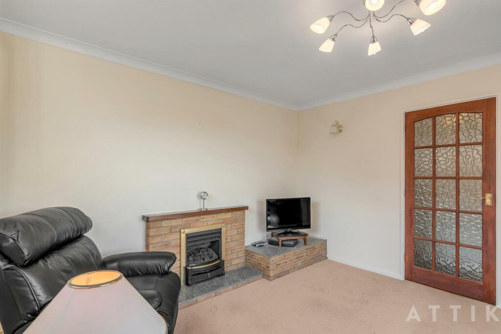 11 Kennedy Close Halesworth IP19 8EG (11).jpg