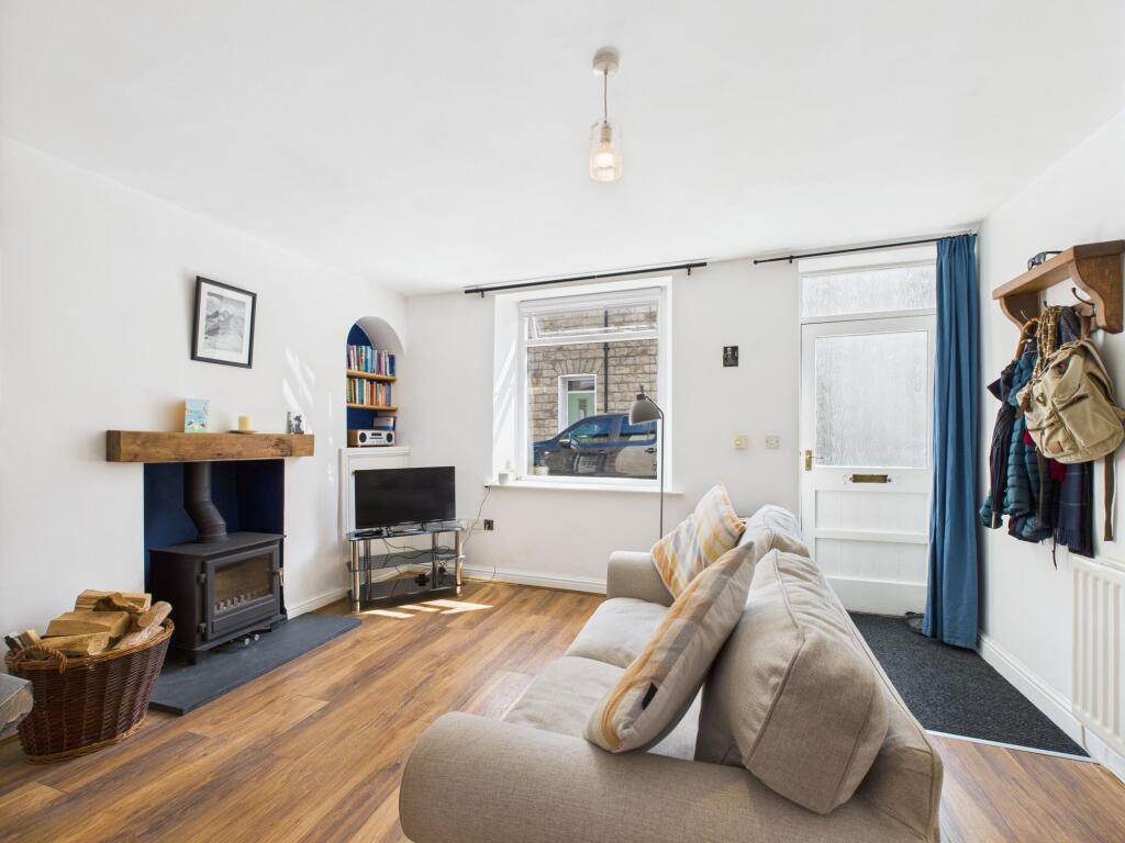 Open plan lounge/kitchen