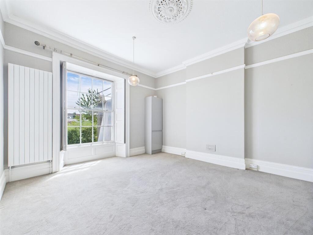 2 - 1 Bedroom Flat in Clifton.jpg