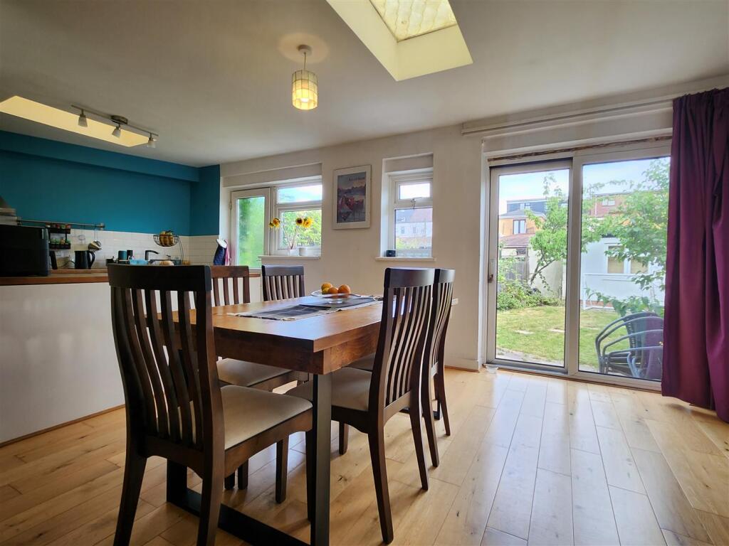 DK.jpg