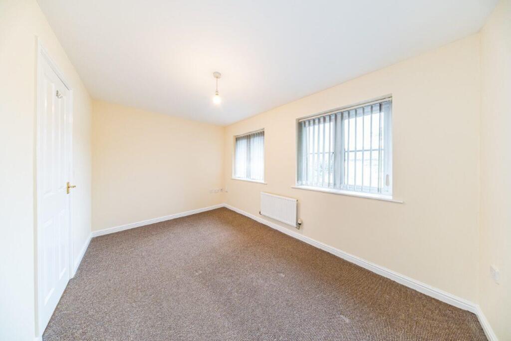 27 Molyneux Close bedroom 1 2.jpg